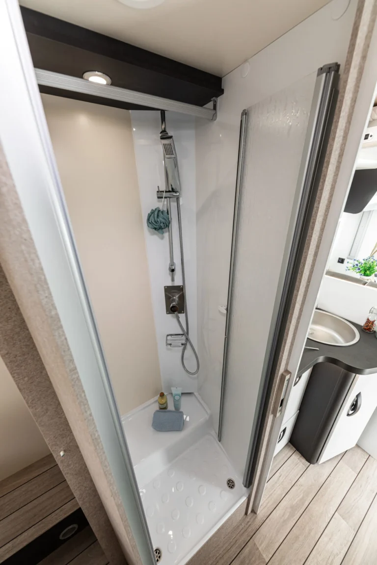 AUTOCARAVANA INTERIOR4-379-073-1365x2048